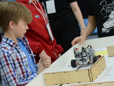 Челябинские школьники приняли участие в Хакатоне Олимпиады НТИ по робототехнике