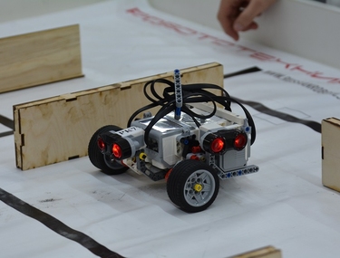 Челябинские школьники приняли участие в Хакатоне Олимпиады НТИ по робототехнике