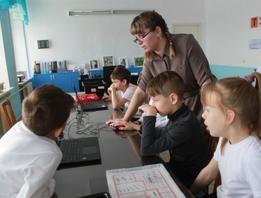 Светлана Моисеева проверила юных робототехников из «Новых мест»