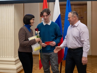 Талантливые айтишники и робототехники удостоены наград главы Саткинского района