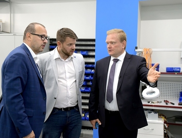 Министр информационных технологий оценил IT-проекты челябинских кванторианцев