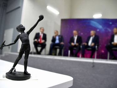 Космонавт Антон Шкаплеров побывал в гостях у челябинского «Кванториума»