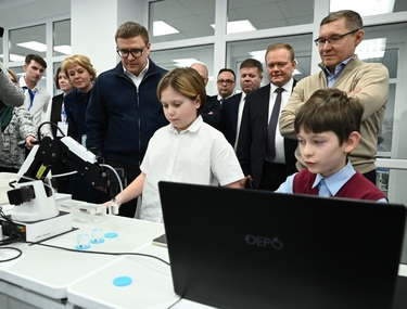 Полпред президента РФ Владимир Якушев и губернатор Алексей Текслер оценили работу снежинского IT-куба