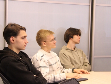 Школьники и студенты Сатки освоили современные методы работы со сложными задачами
