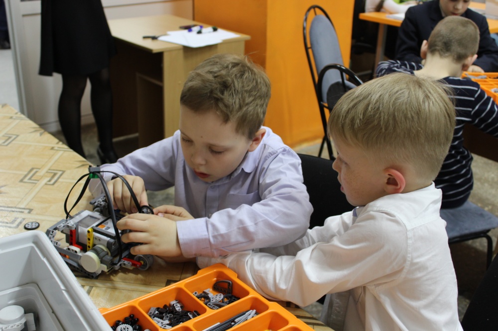 В детском саду Челябинска открылась группа юных робототехников