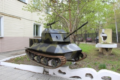  Ко Дню Победы ученики собрали модель танка