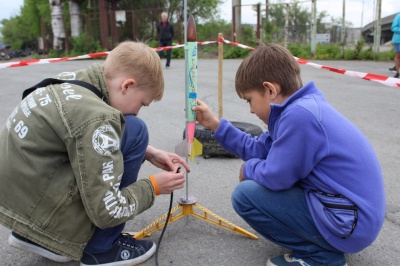 В Челябинске школьники запустили десятки ракет