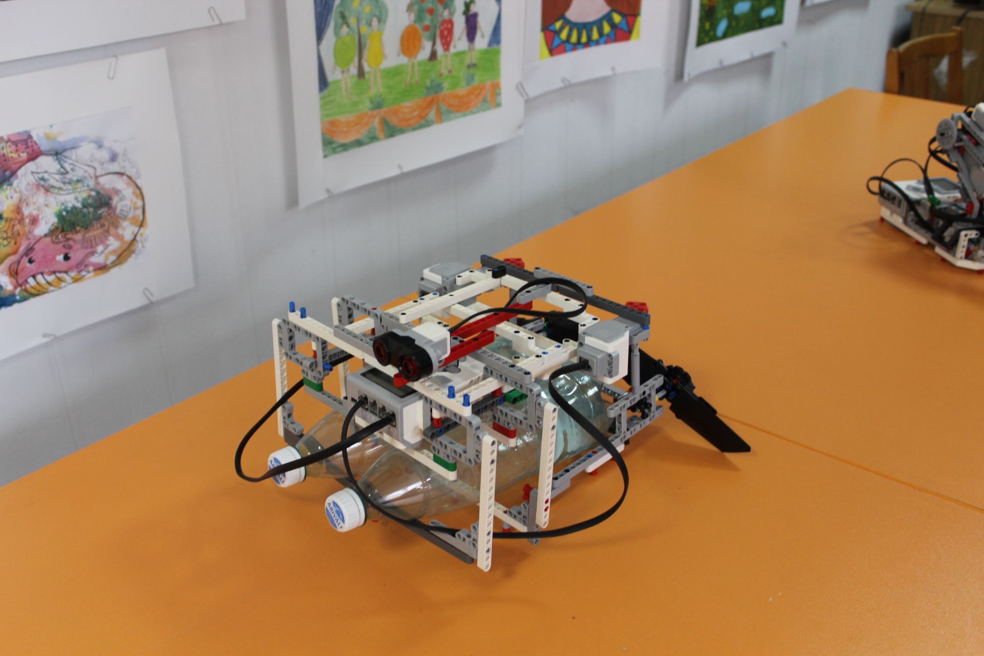Юные робототехники построили свой «Экоград»