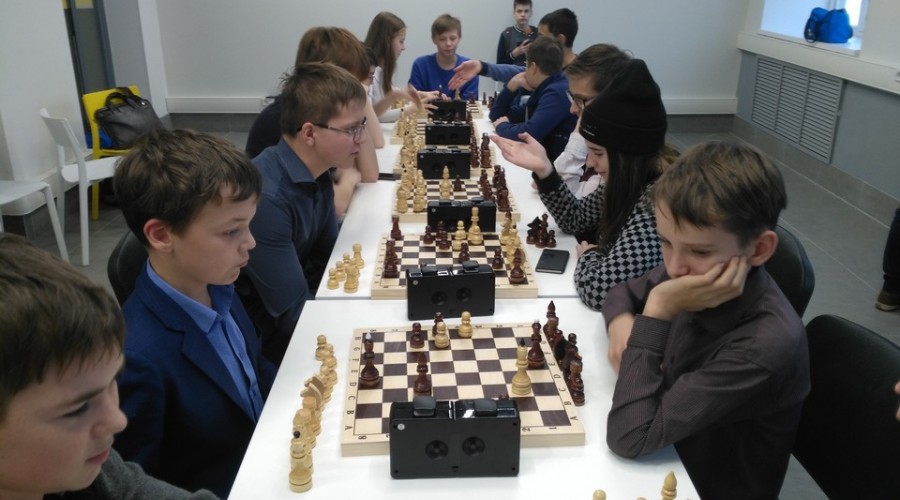 В свободное от изобретений время воспитанники «Кванториум» играют… в шахматы