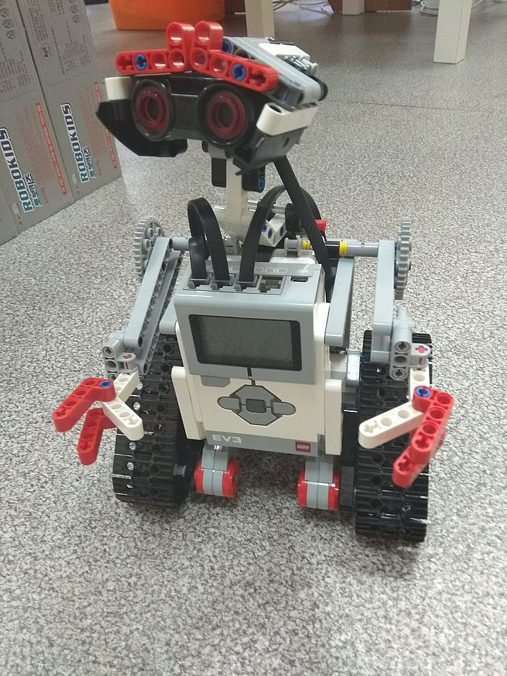 Очень приятно, робот! Педагоги Ресурсного центра расскажут о робототехнике в школах Челябинска 