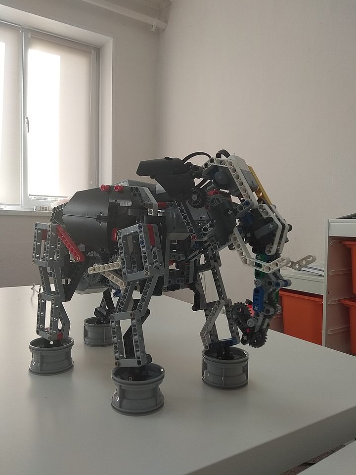 Очень приятно, робот! Педагоги Ресурсного центра расскажут о робототехнике в школах