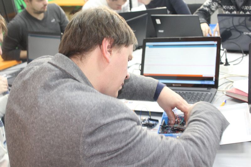 Программирование с нуля. В Челябинске прошел трёхдневный интенсив по Arduino
