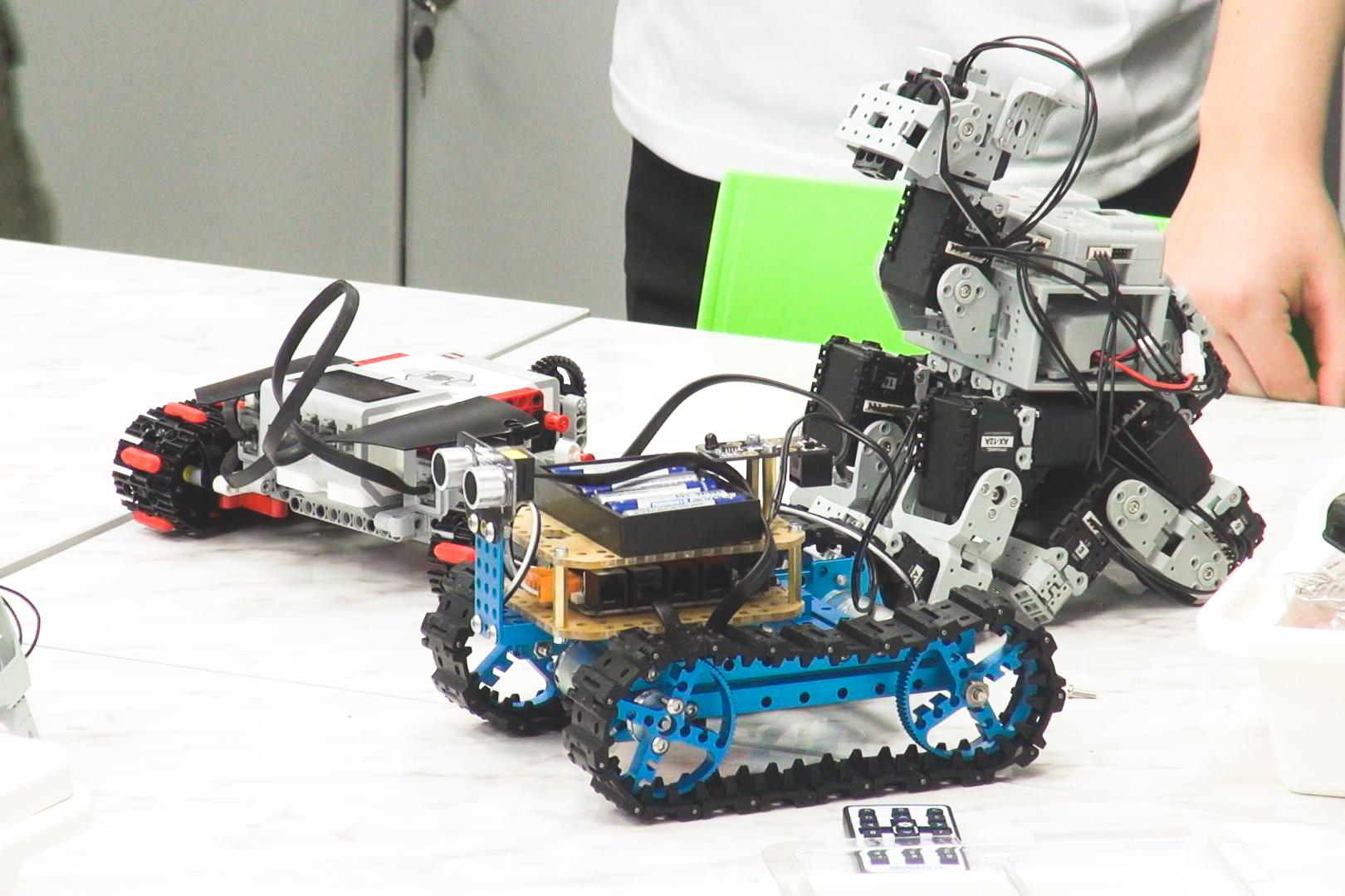 Троицкие школьники изучают робототехнику