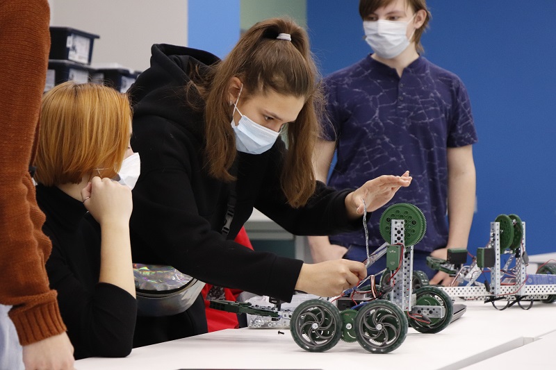Собрать робота и погонять на дронах! Челябинский технопарк посетили студенты ЧИПС УрГУПС