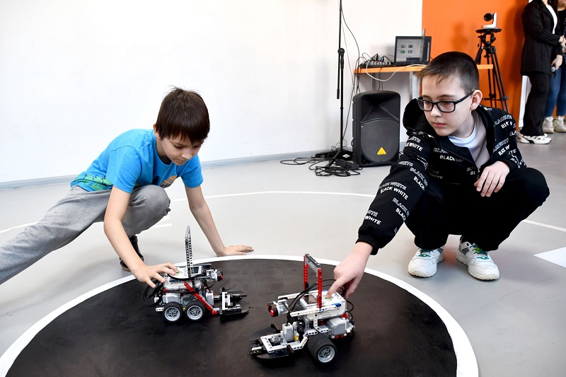 Битва роботов в Сочи. Как мы построили робота за 7 дней (на самом деле нет) / Хабр